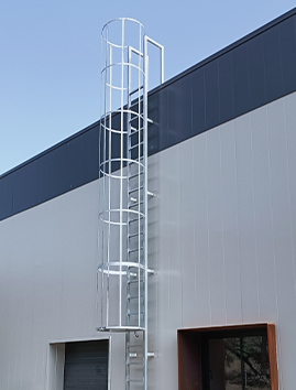 escalera de gato galvanizada instalada en exterior escalera de gato galvanizada instalada en exterior