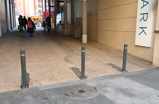 pilona abatible manual stc city instalada