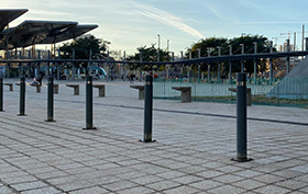 pilona city instaladas con placa pilona city instaladas con placa